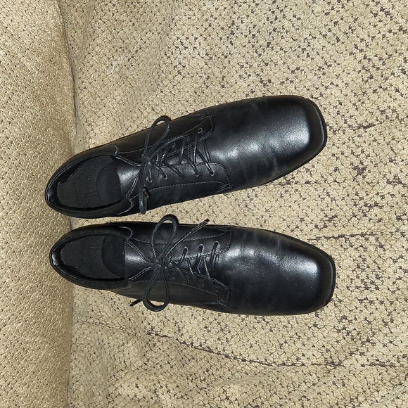 danae hush puppies